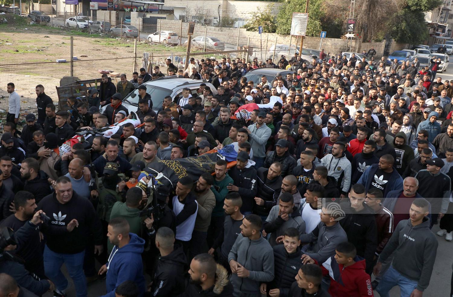 جانب من تشييع جثامين الشهداء صدقي زكارنة، وطارق الدمج، وعطا الشلبي (عدسة: عدي دعيبس/ وفا)